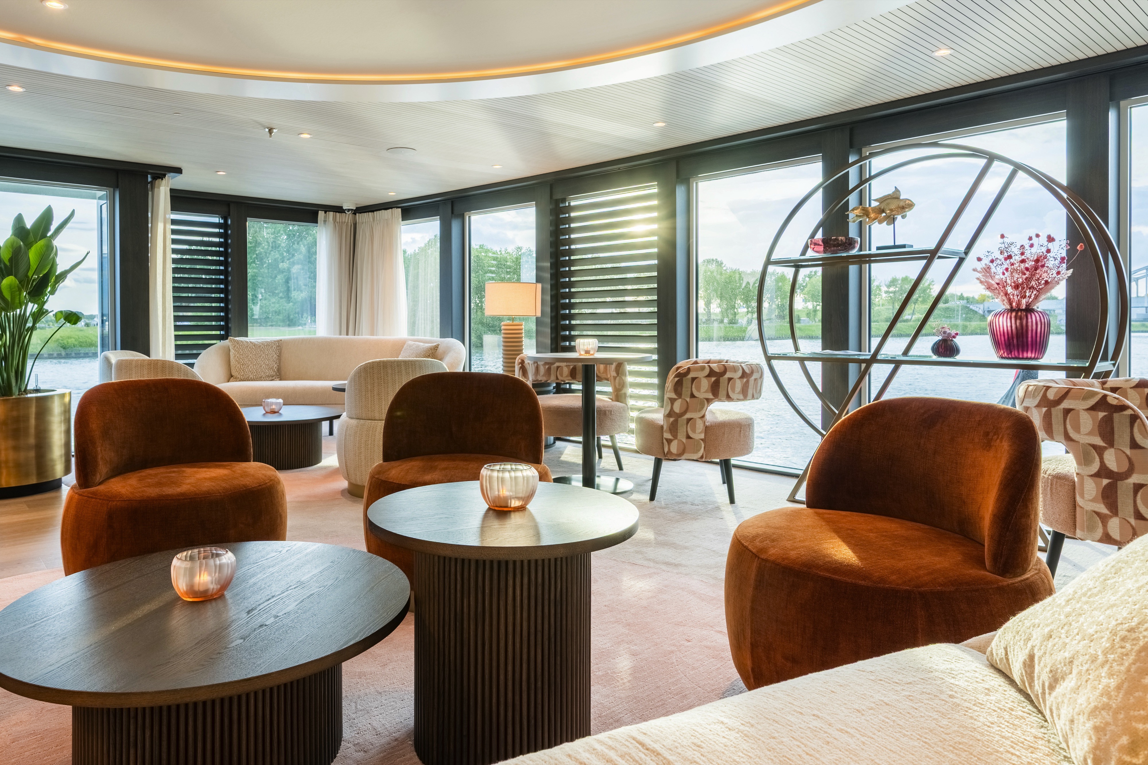 ©Lueftner Cruises Amadeus Aurea Amadeus Club.jpg